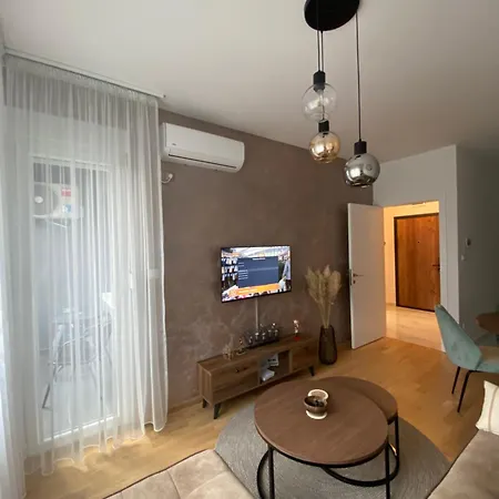 Mona * بانيا لوكا